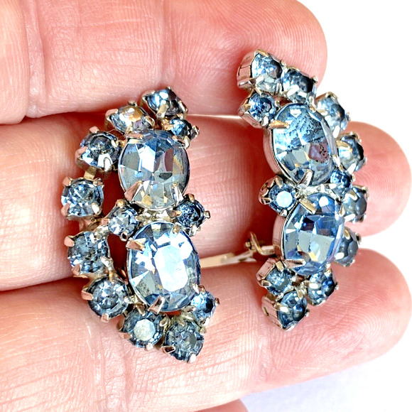 Vintage Mid Century Clip On Earrings Dramatic Silver & Light Blue Rhinestones - Picture 7 of 8